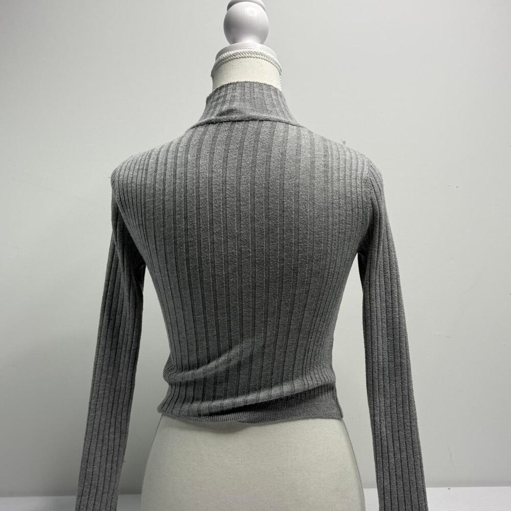 Urban Outfitters Size Small Grey Light Weight Top - Picture 2 of 4
